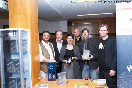 Verleger Andreas Schinko, Hausherr Mag.Straub, Winzerin Maria  Faber-Köchl, Moderator Robert Eder, Autor Bobby Anders und Jörg Kollegger, Grafik & Technik
